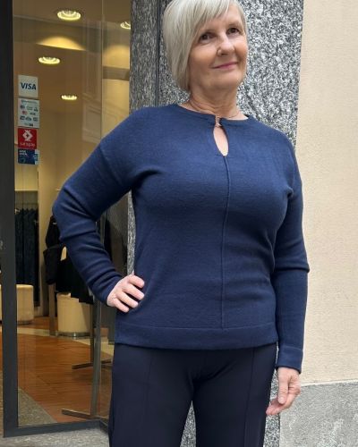 Maglione girocollo gancio sul collo blu